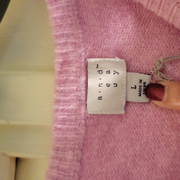 Sweater - Picture 2 of 8